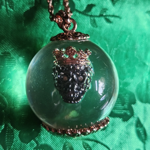 💀🔮Betsey Marcasite Colored Stone Skull inside Crystal Ball Globe - NWOT🔮💀 - Picture 11 of 13